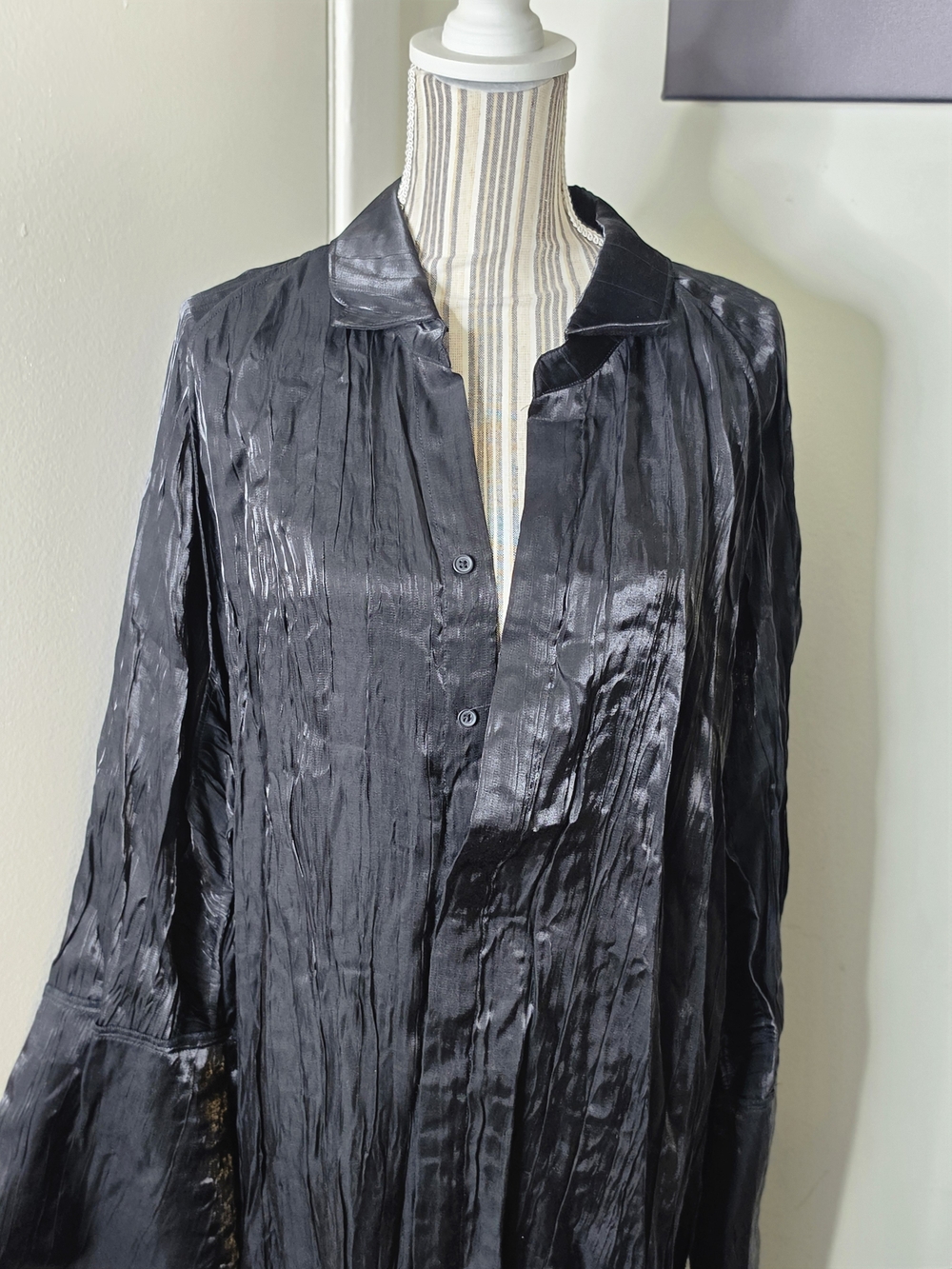 New LE Black Crinkled Satin Long Dress Or Duster